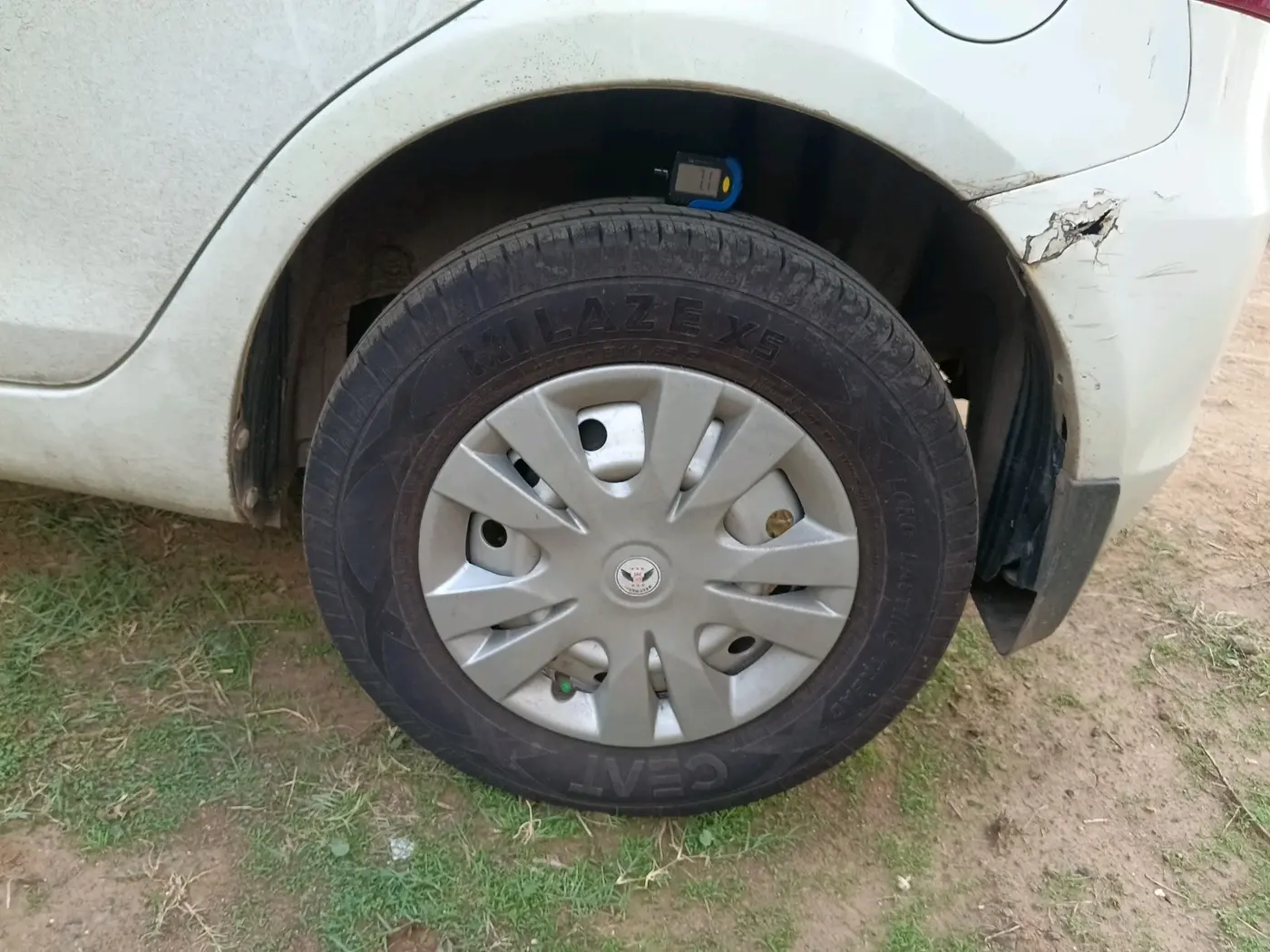 2016 Maruti Swift VXI, Petrol, Manual, 43,499 km, tyre