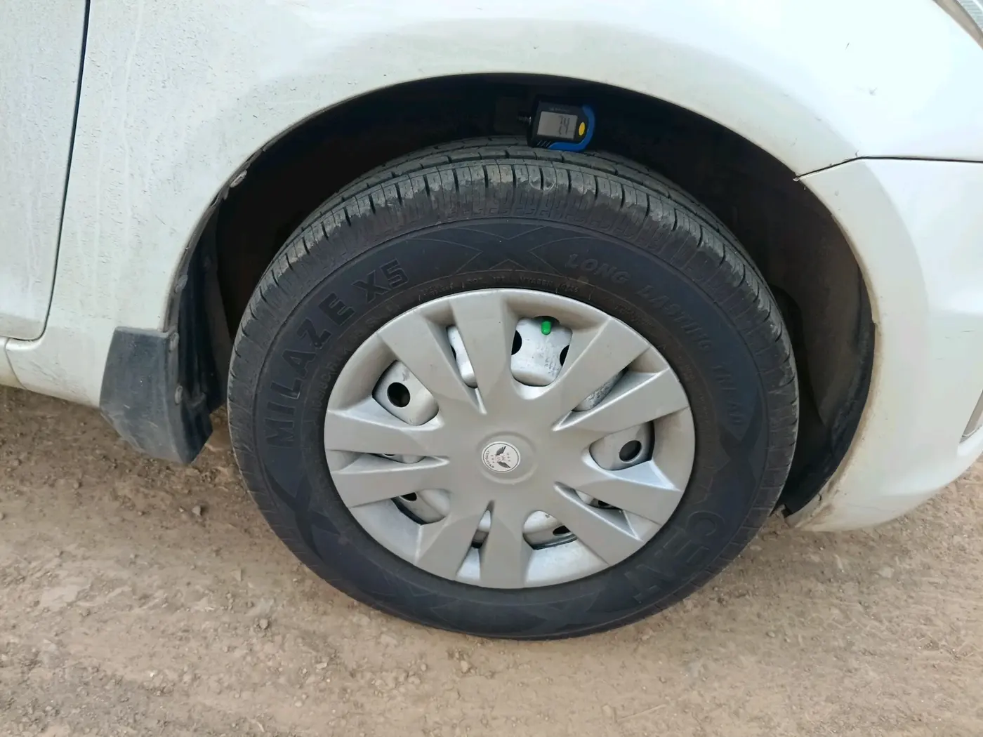 2016 Maruti Swift VXI, Petrol, Manual, 43,499 km, tyre