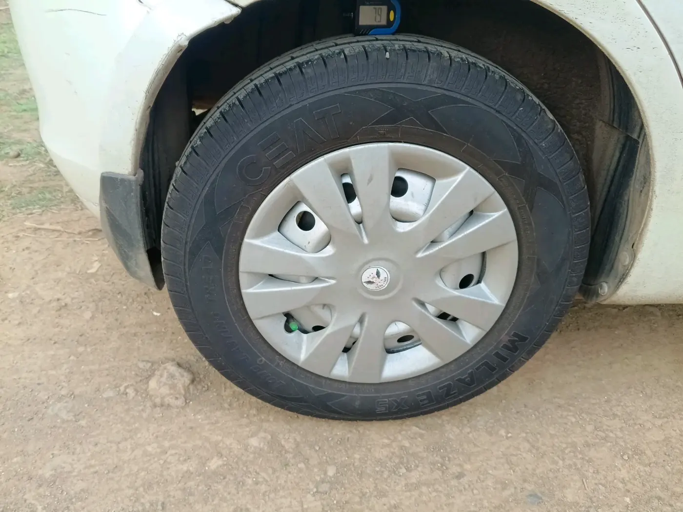 2016 Maruti Swift VXI, Petrol, Manual, 43,499 km, tyre