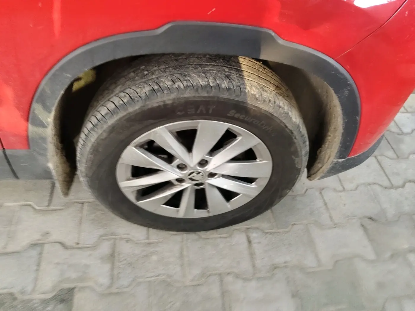2025 Skoda Kylaq Signature, Petrol, Manual, 16,056 km, tyre