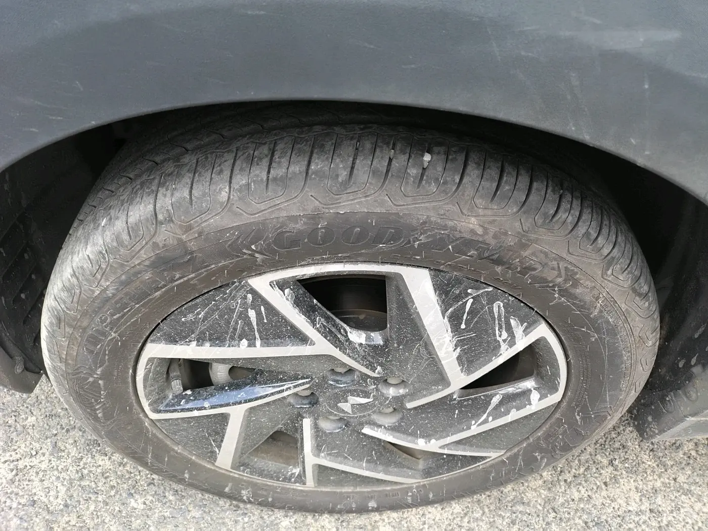 2024 Mahindra XUV 3XO AX7L 1.2 Petrol AT, Petrol, Automatic, 8,475 km, tyre