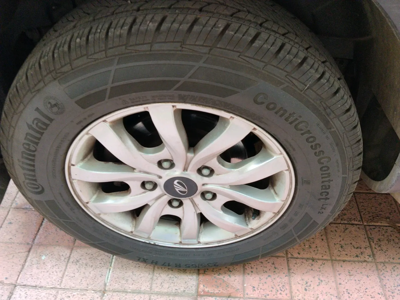 2015 Mahindra XUV500 W10, Diesel, Manual, 68,558 km, tyre