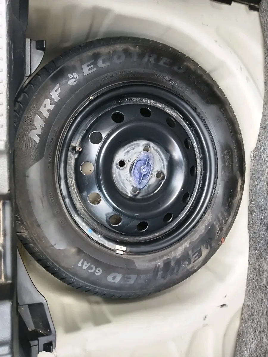 2024 Maruti Swift VXi, Petrol, Manual, 43,452 km, tyre