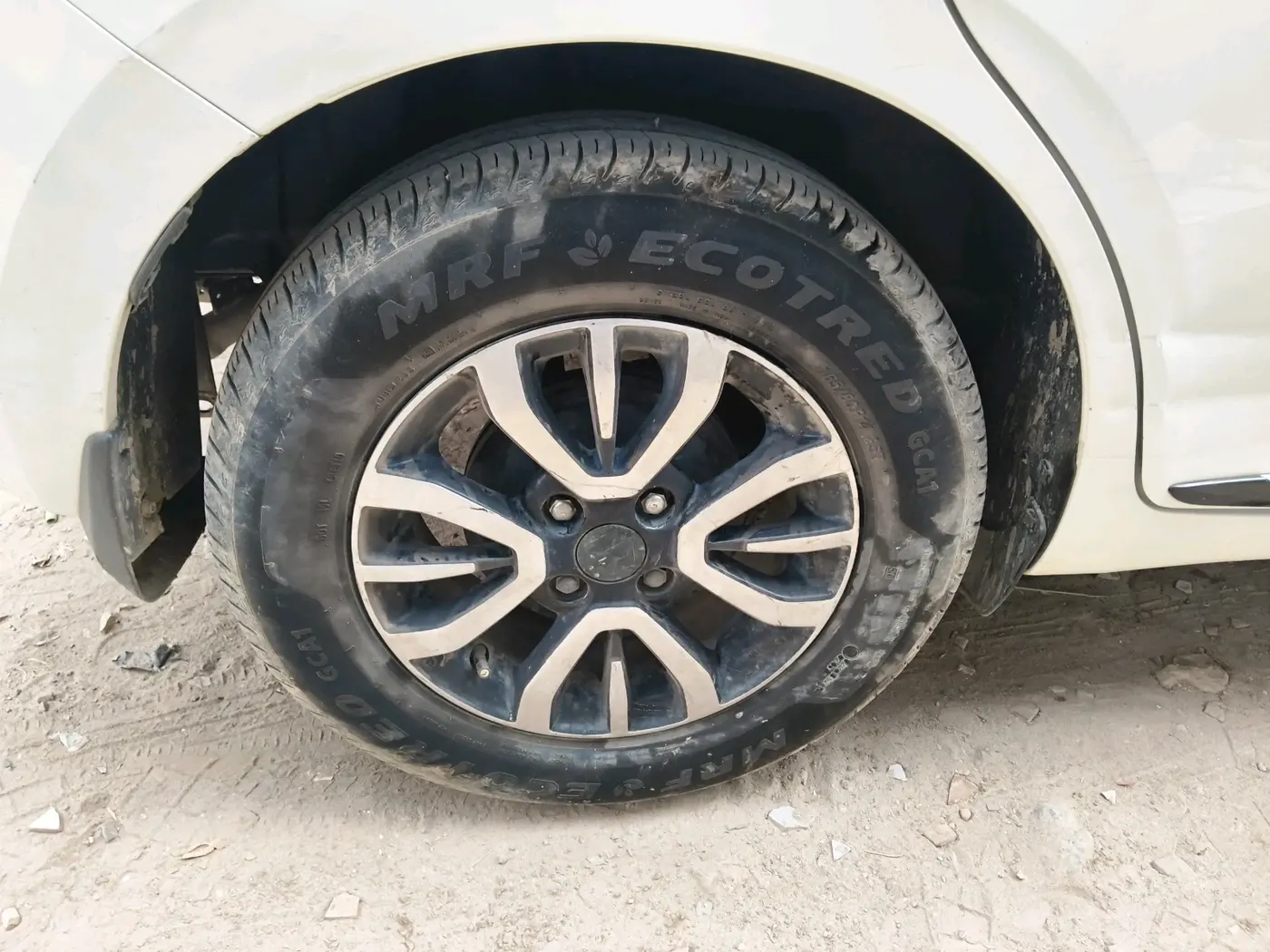 2024 Maruti Swift VXi, Petrol, Manual, 43,452 km, tyre