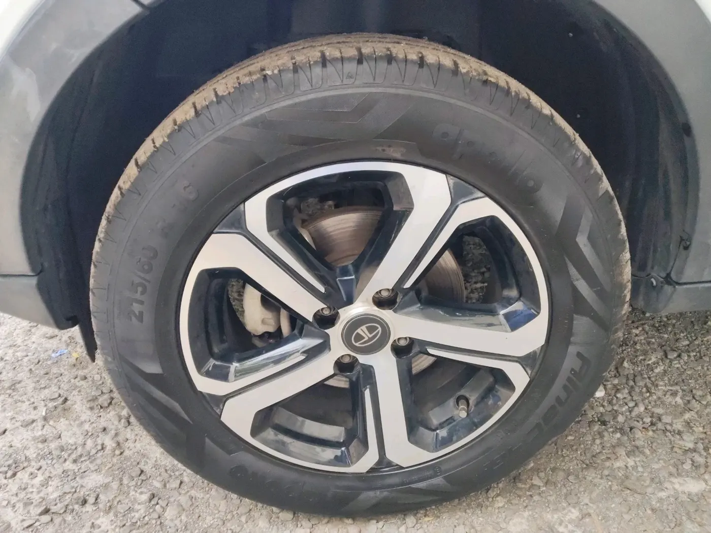 2022 Tata NEXON XE PETROL, Petrol, Manual, 34,815 km, tyre