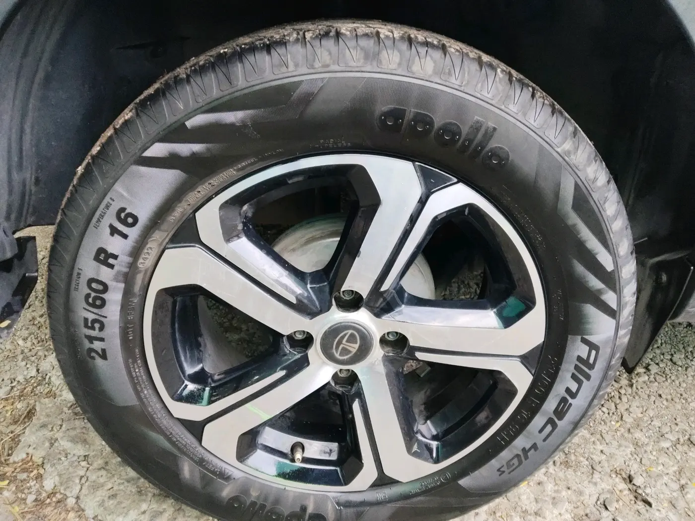 2022 Tata NEXON XE PETROL, Petrol, Manual, 34,815 km, tyre