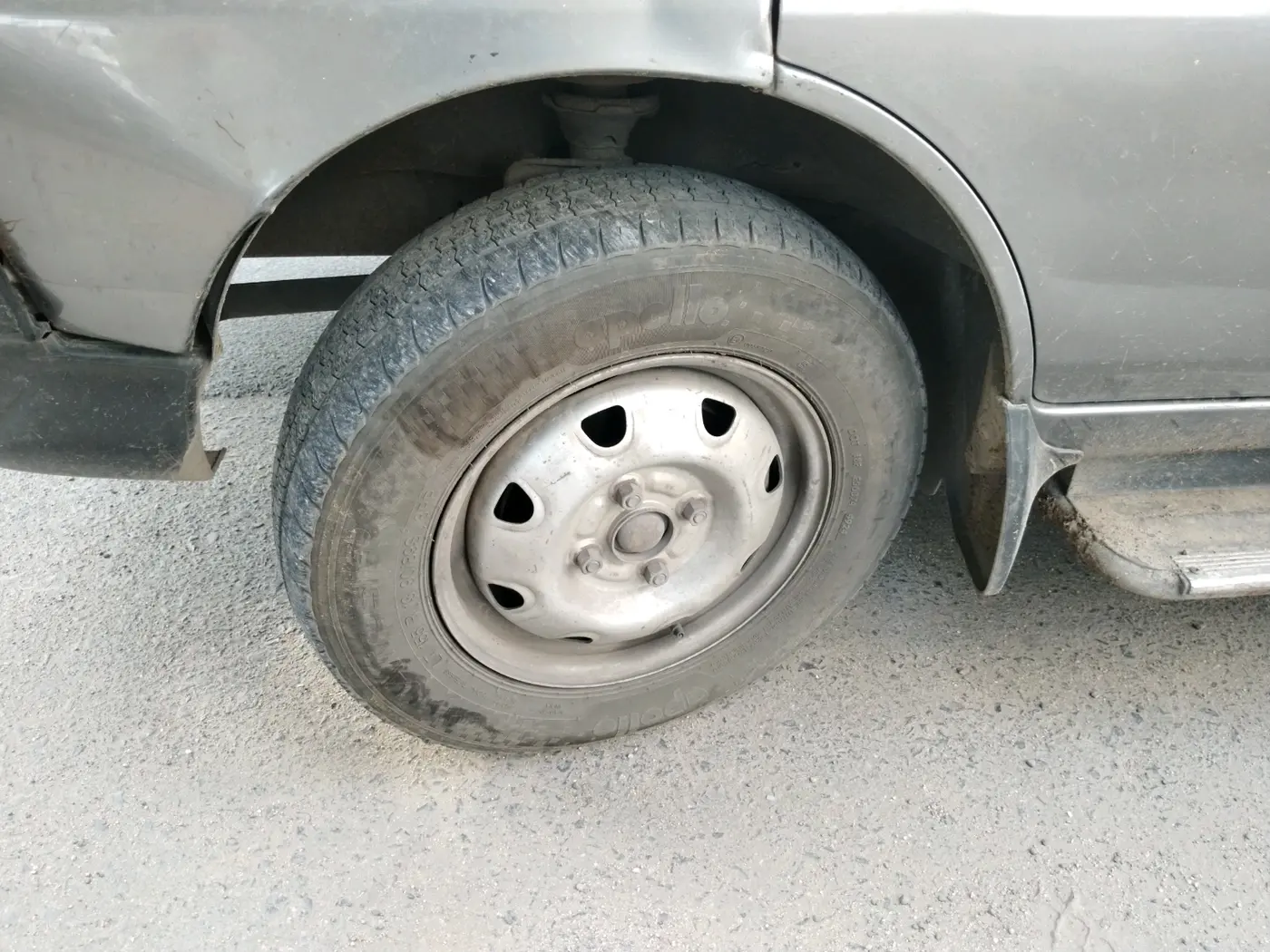 2016 Maruti Eeco 5 STR WITH A/C+HTR, CNG, Manual, 1,41,875 km, tyre