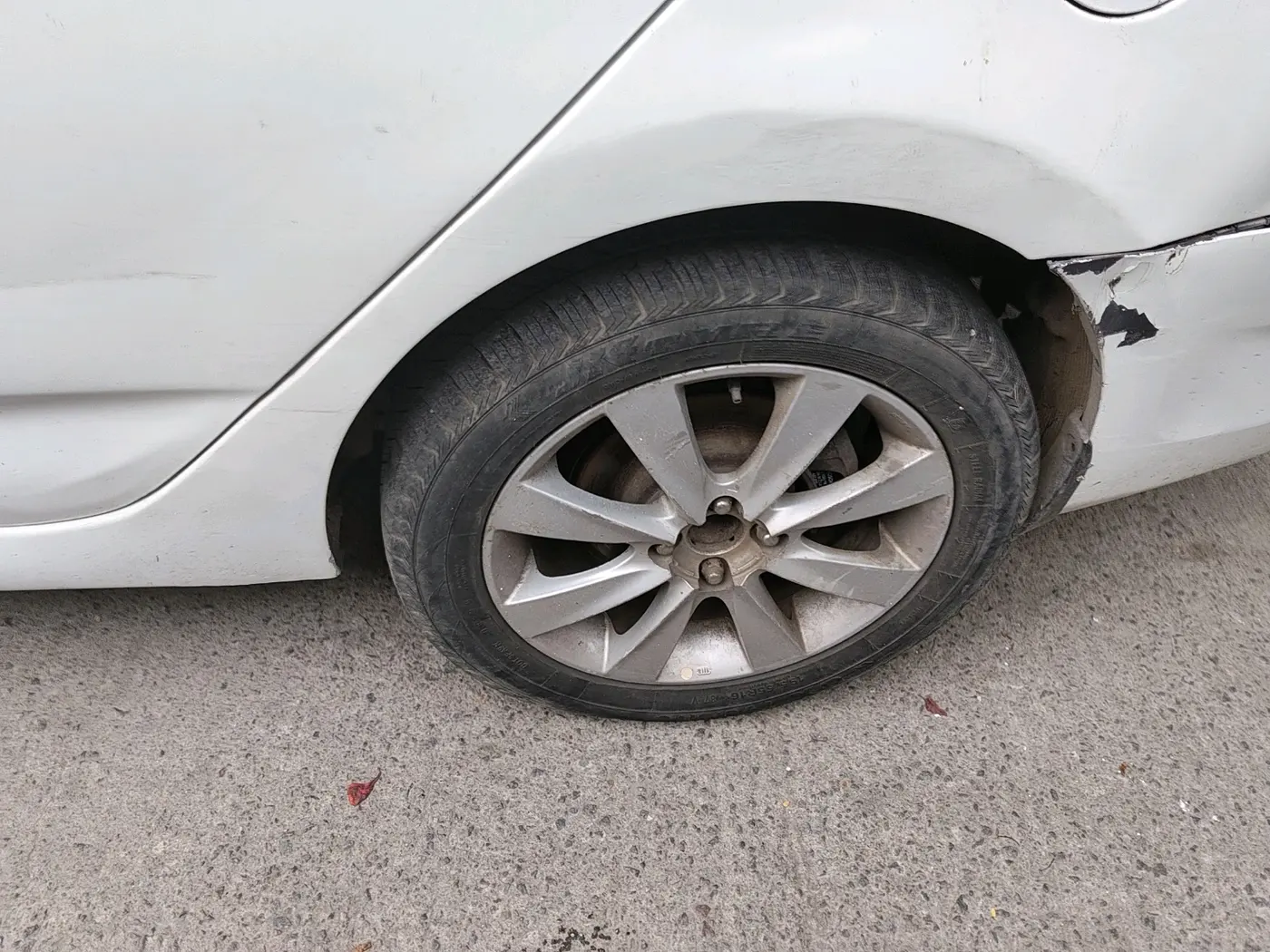 2013 Hyundai Verna FLUIDIC 1.6 CRDI SX, Diesel, Manual, 1,70,794 km, tyre