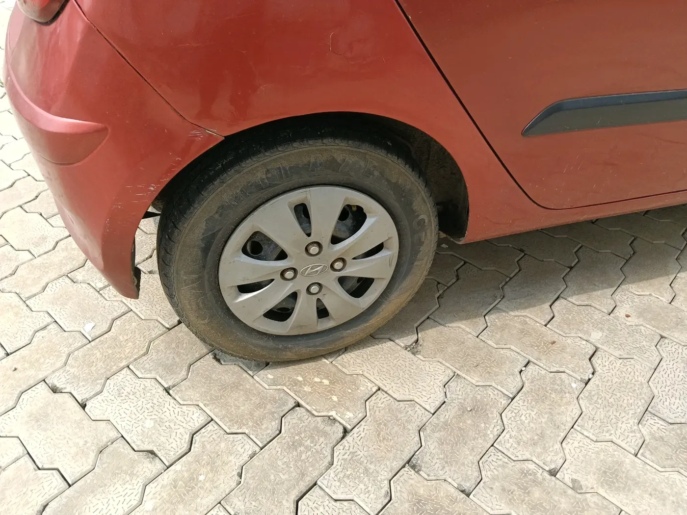 2011 Hyundai i10 MAGNA 1.2, Petrol, Manual, 68,465 km, tyre