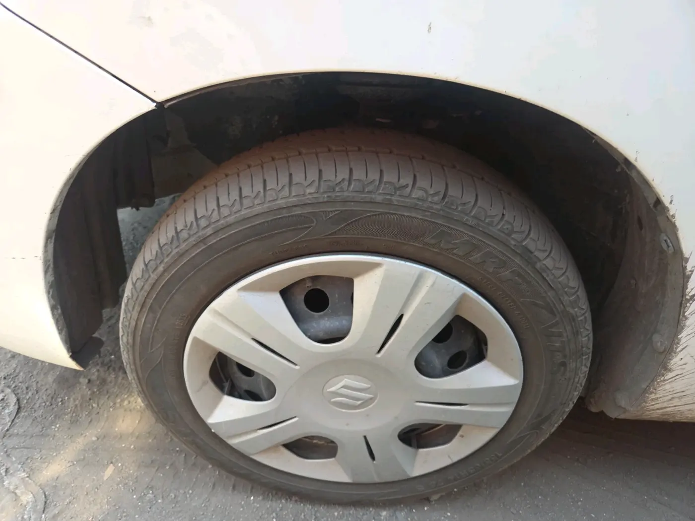 2013 Maruti Wagon R 1.0 VXI, CNG, Manual, 1,20,411 km, tyre