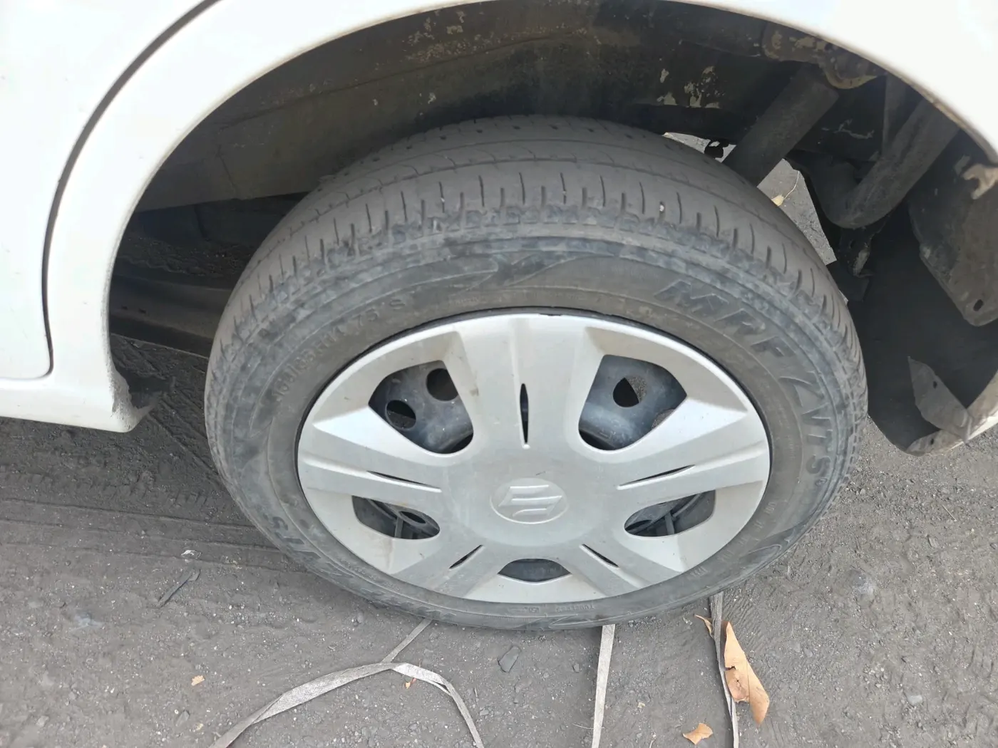 2013 Maruti Wagon R 1.0 VXI, CNG, Manual, 1,20,411 km, tyre