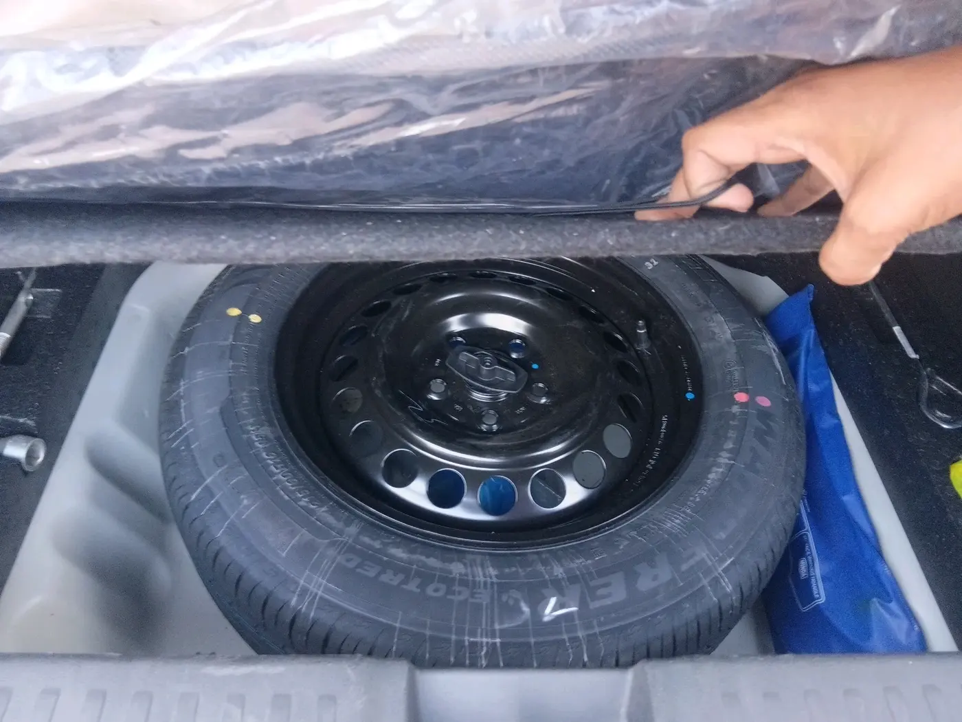 2023 Maruti BREZZA VXI, Petrol, Manual, 28,554 km, tyre