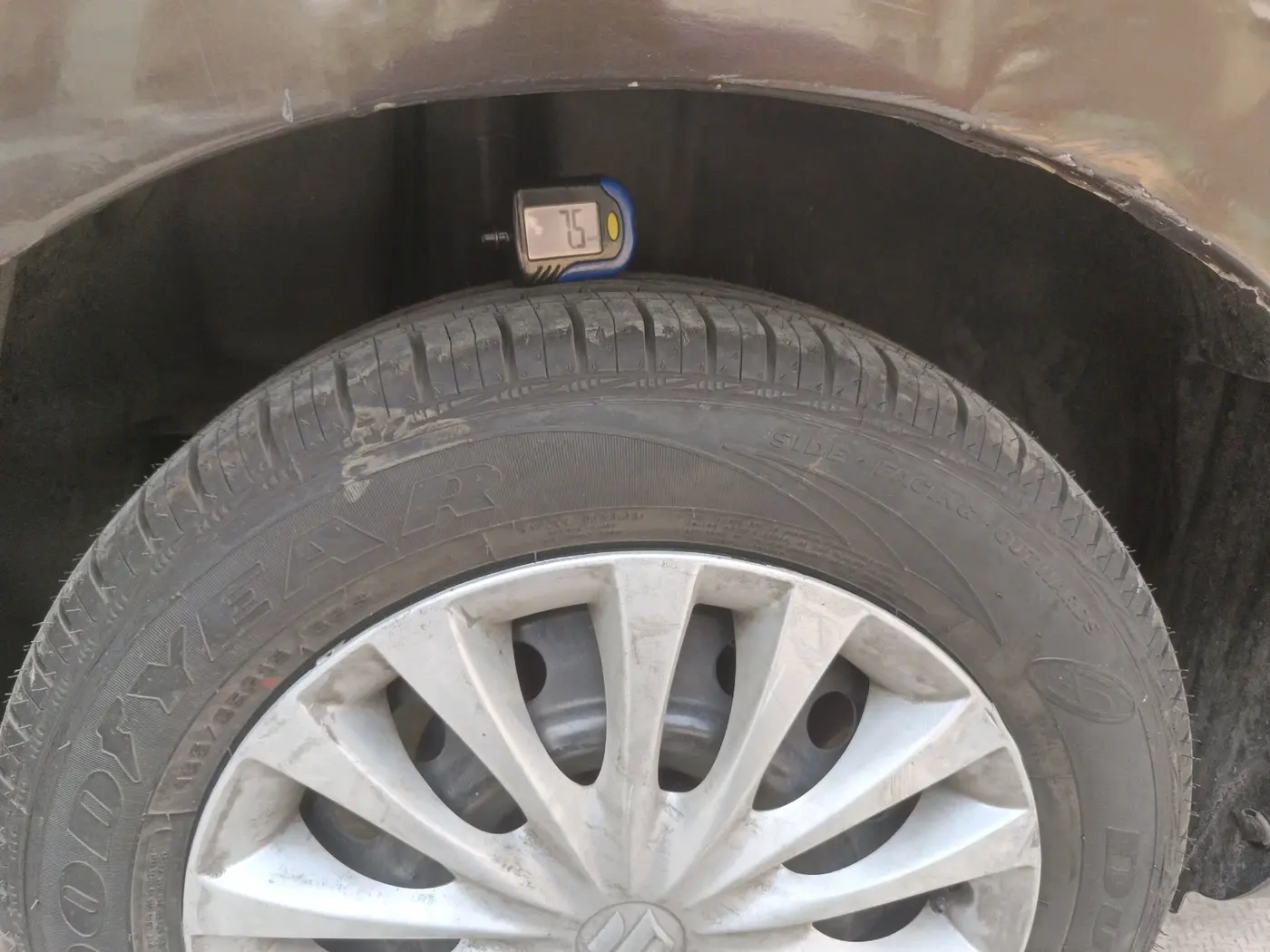 2015 Maruti Ciaz VXI+AT, Petrol, Automatic, 1,43,617 km, tyre