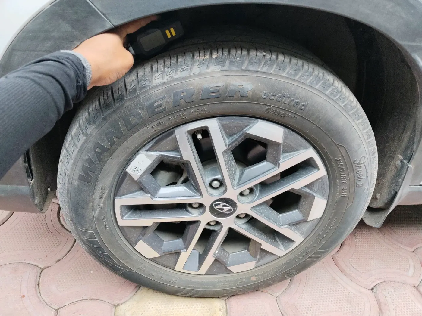 2023 Hyundai VENUE SX (O) 1.0 TURBO DCT, Petrol, Automatic, 23,932 km, tyre
