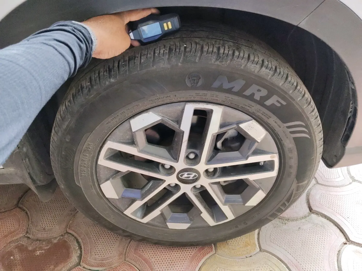 2023 Hyundai VENUE SX (O) 1.0 TURBO DCT, Petrol, Automatic, 23,932 km, tyre