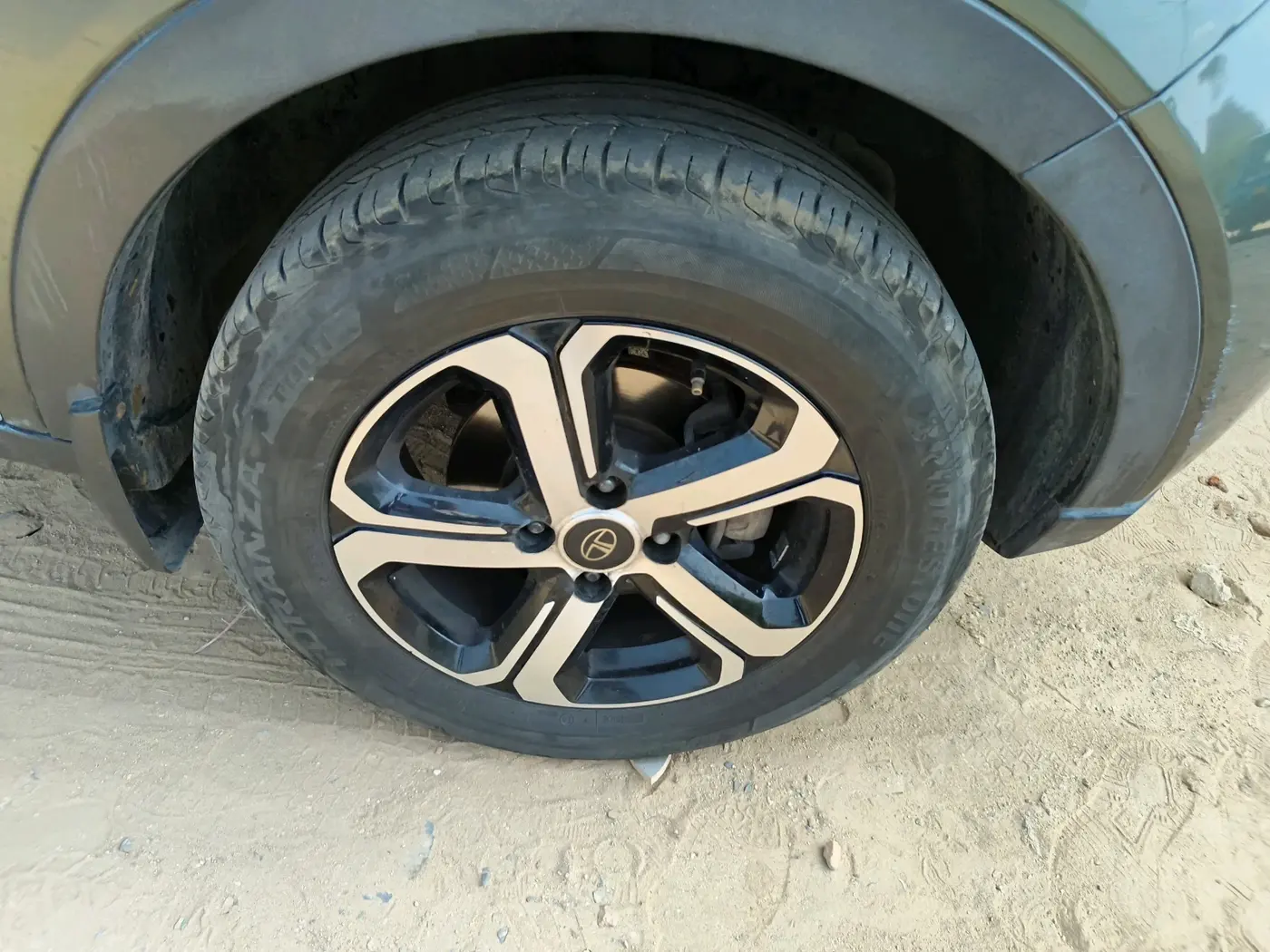2022 Tata NEXON XZA PLUS (PREMIUM) PETROL, Petrol, Automatic, 76,461 km, tyre