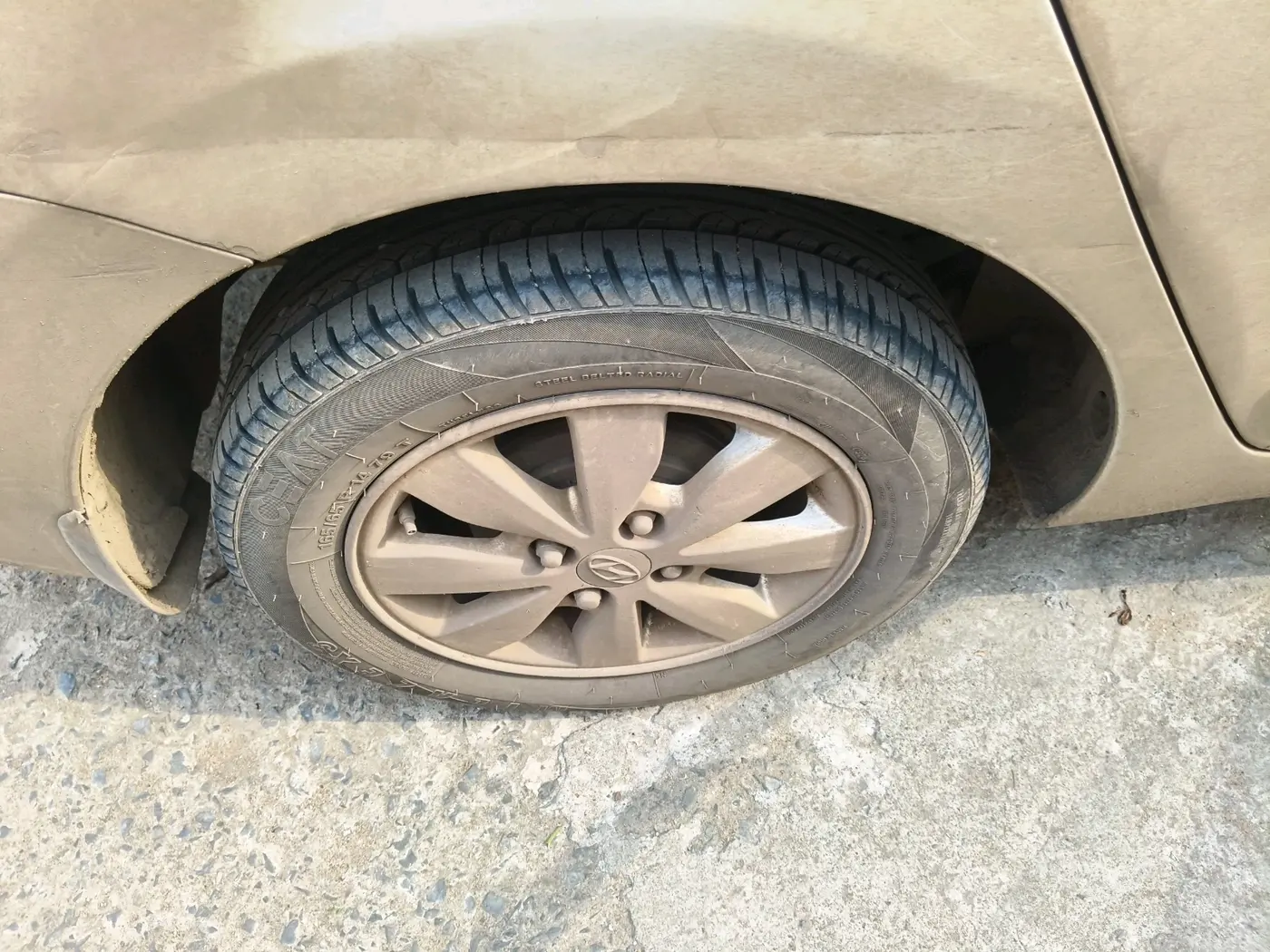 2014 Hyundai Xcent S (O) 1.2, Petrol, Manual, 2,05,114 km, tyre