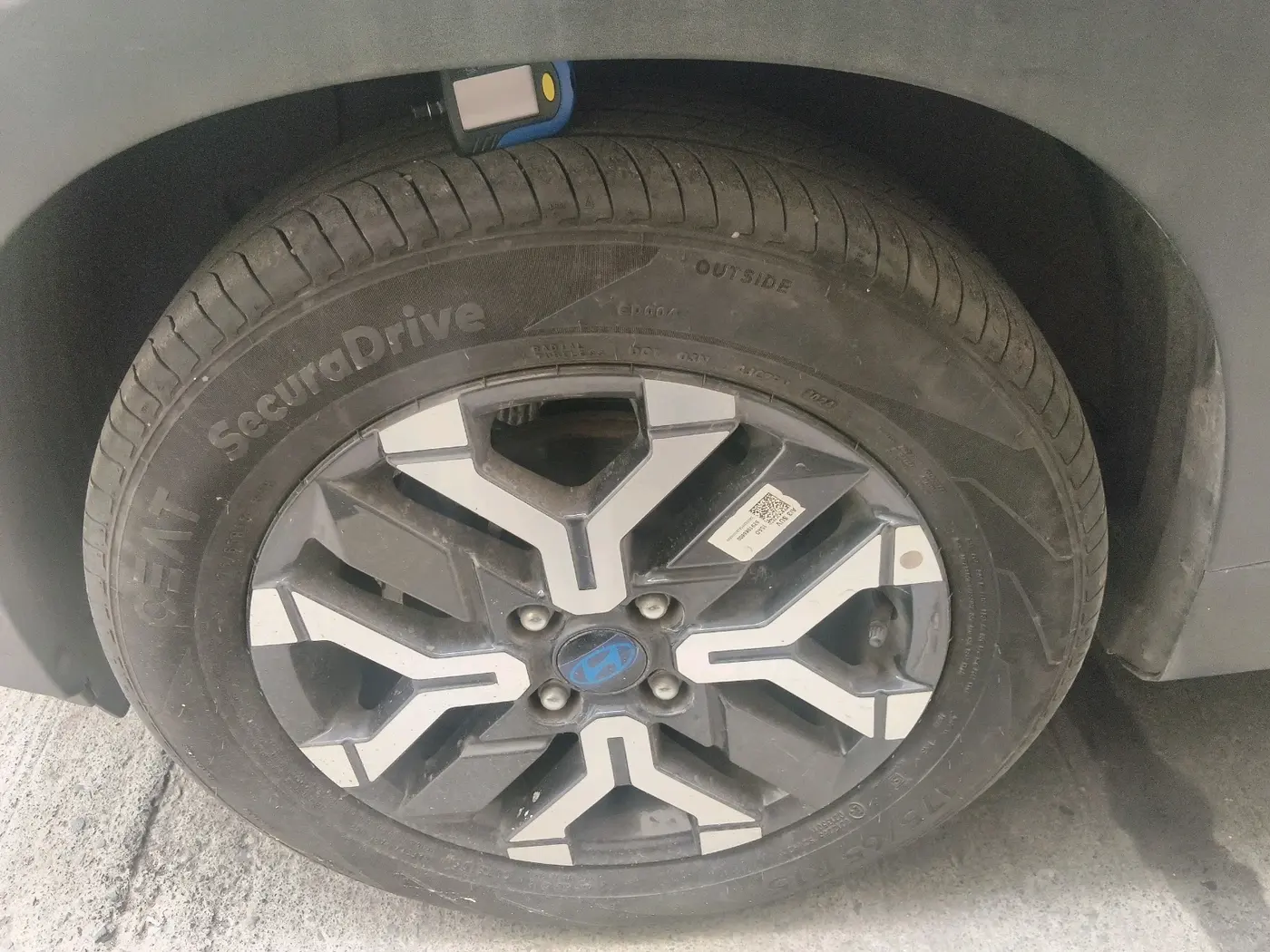 2024 Hyundai EXTER SX(O) 1.2 AMT, Petrol, Automatic, 3,464 km, tyre
