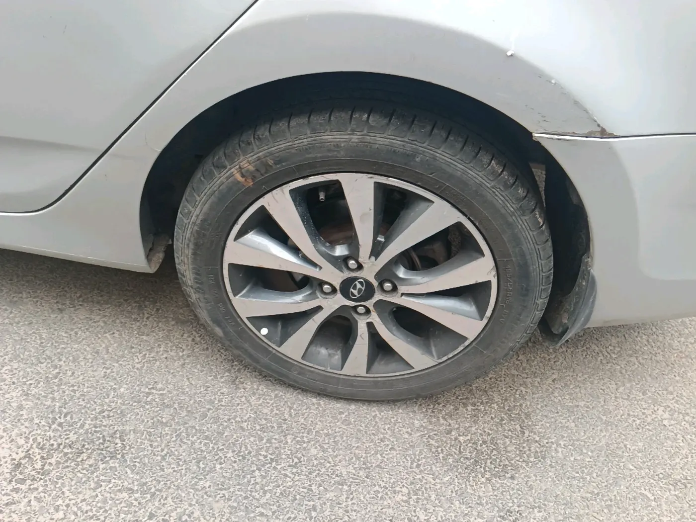 2014 Hyundai Verna FLUIDIC 1.6 CRDI SX, Diesel, Manual, 89,000 km, tyre