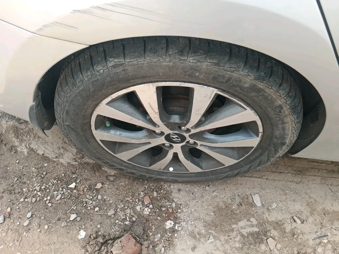 2014 Hyundai Verna FLUIDIC 1.6 CRDI SX, Diesel, Manual, 89,000 km, tyre