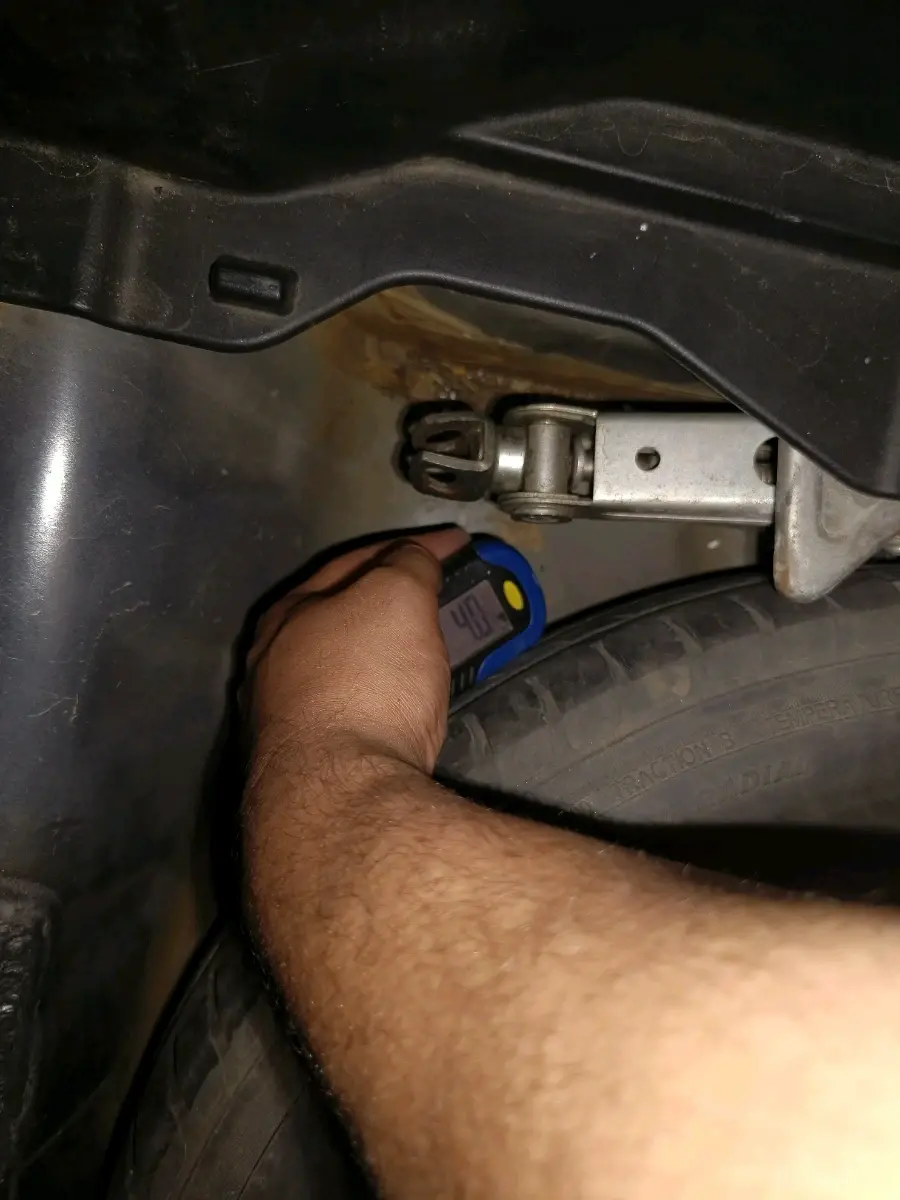 2019 Maruti Dzire VXI AMT, CNG, Automatic, 1,04,706 km, tyre