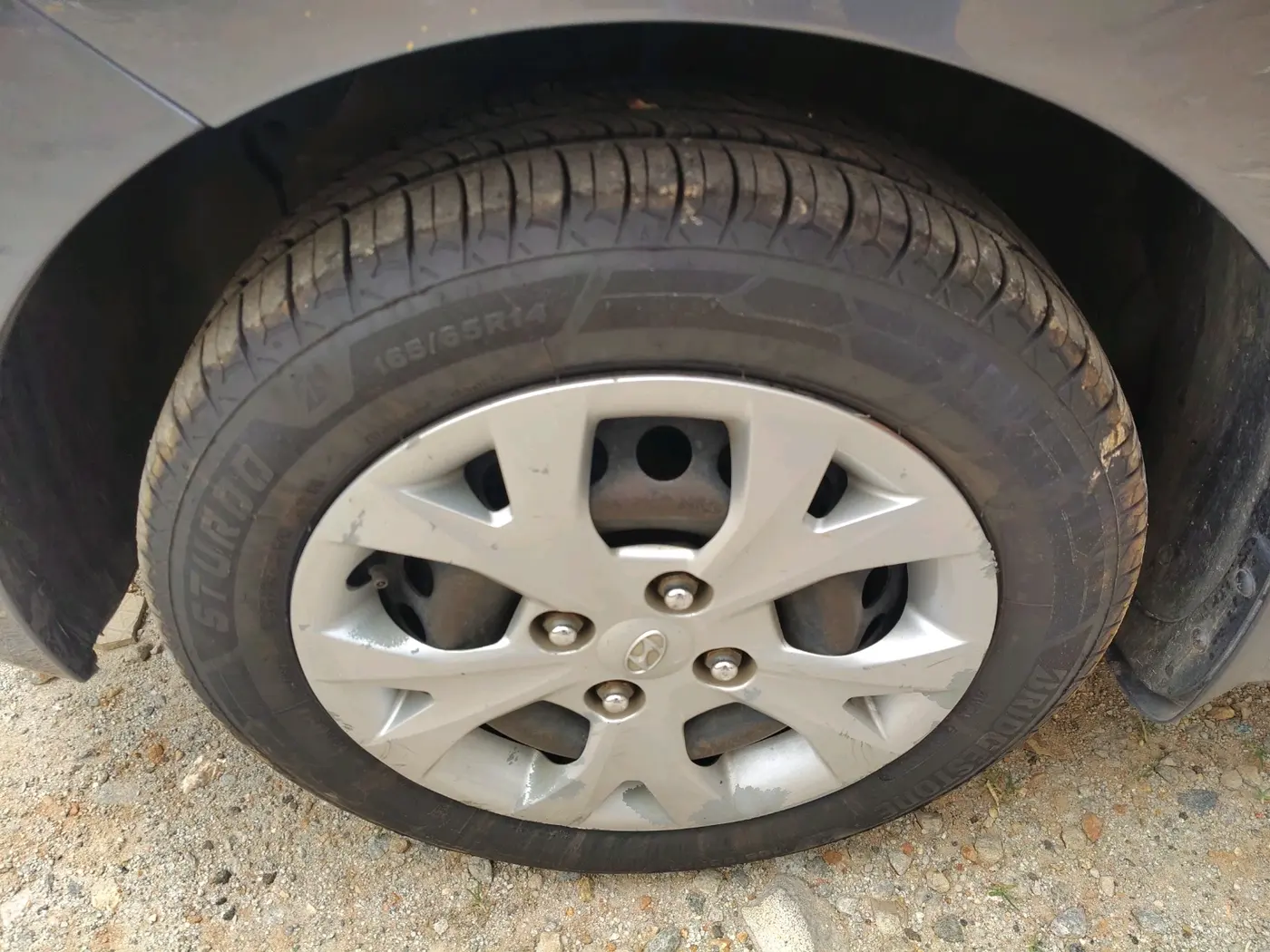 2014 Hyundai Grand i10 SPORTZ AT 1.2 KAPPA VTVT, Petrol, Automatic, 1,32,830 km, tyre
