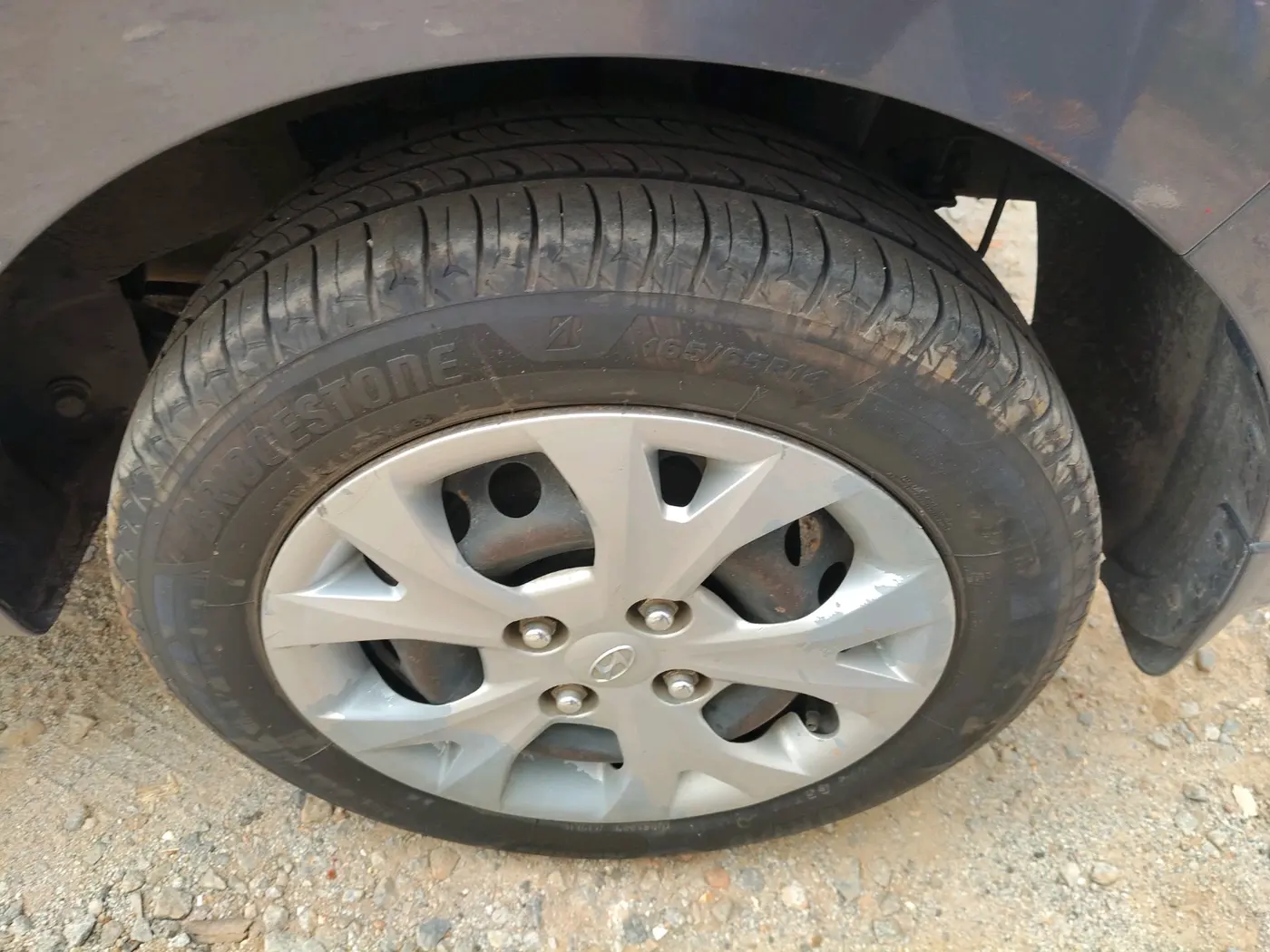 2014 Hyundai Grand i10 SPORTZ AT 1.2 KAPPA VTVT, Petrol, Automatic, 1,32,830 km, tyre