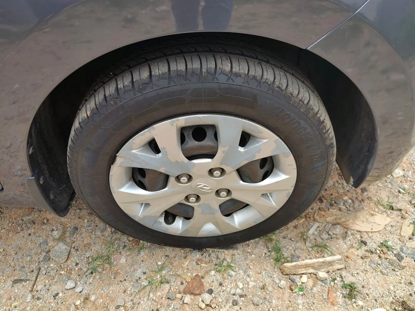 2014 Hyundai Grand i10 SPORTZ AT 1.2 KAPPA VTVT, Petrol, Automatic, 1,32,830 km, tyre