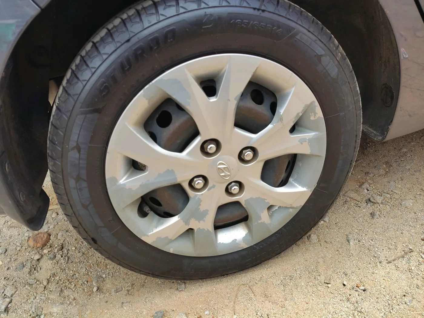 2014 Hyundai Grand i10 SPORTZ AT 1.2 KAPPA VTVT, Petrol, Automatic, 1,32,830 km, tyre
