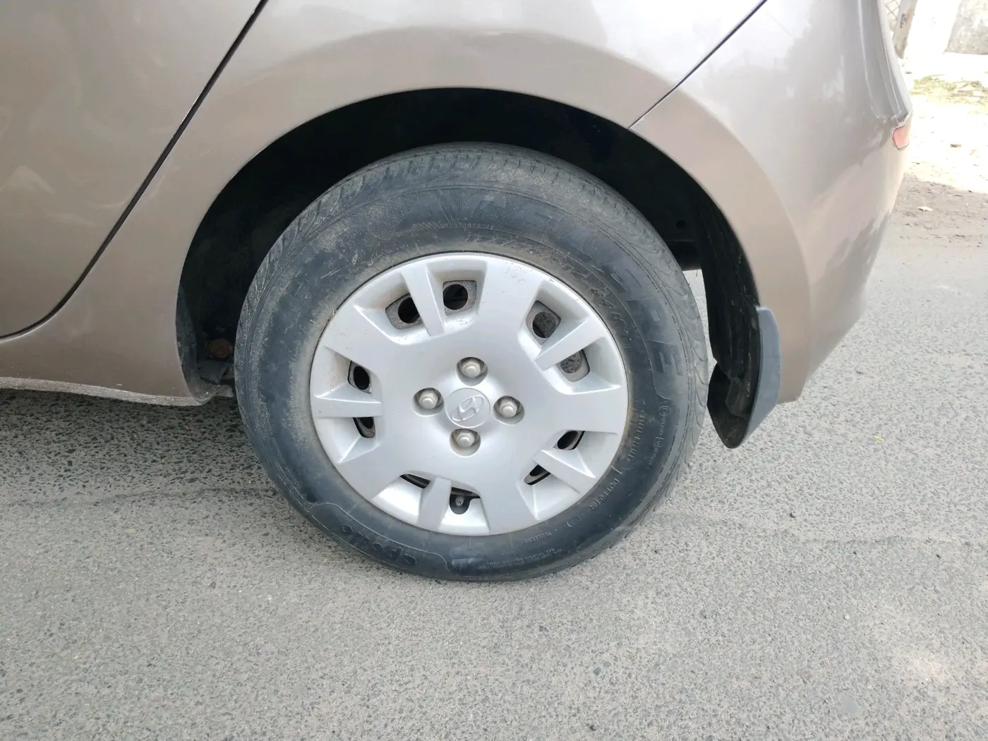 2012 Hyundai i20 MAGNA 1.2, Petrol, Manual, 14,816 km, tyre