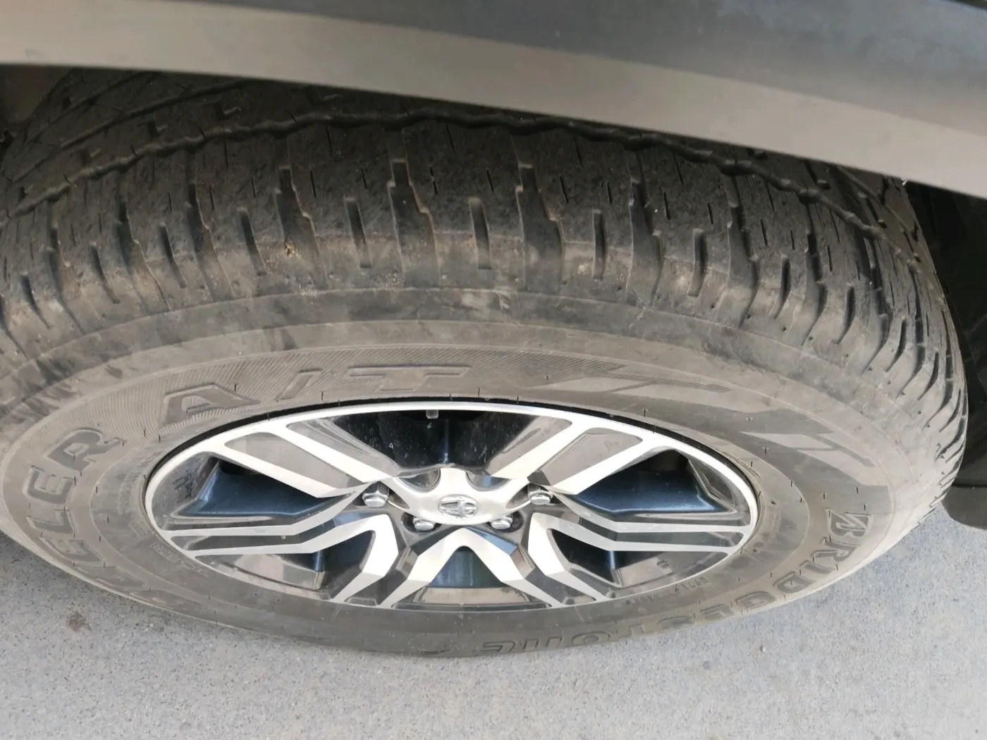 2025 Toyota Fortuner 4X2 AT 2.8 DIESEL, Diesel, Automatic, 41,124 km, tyre