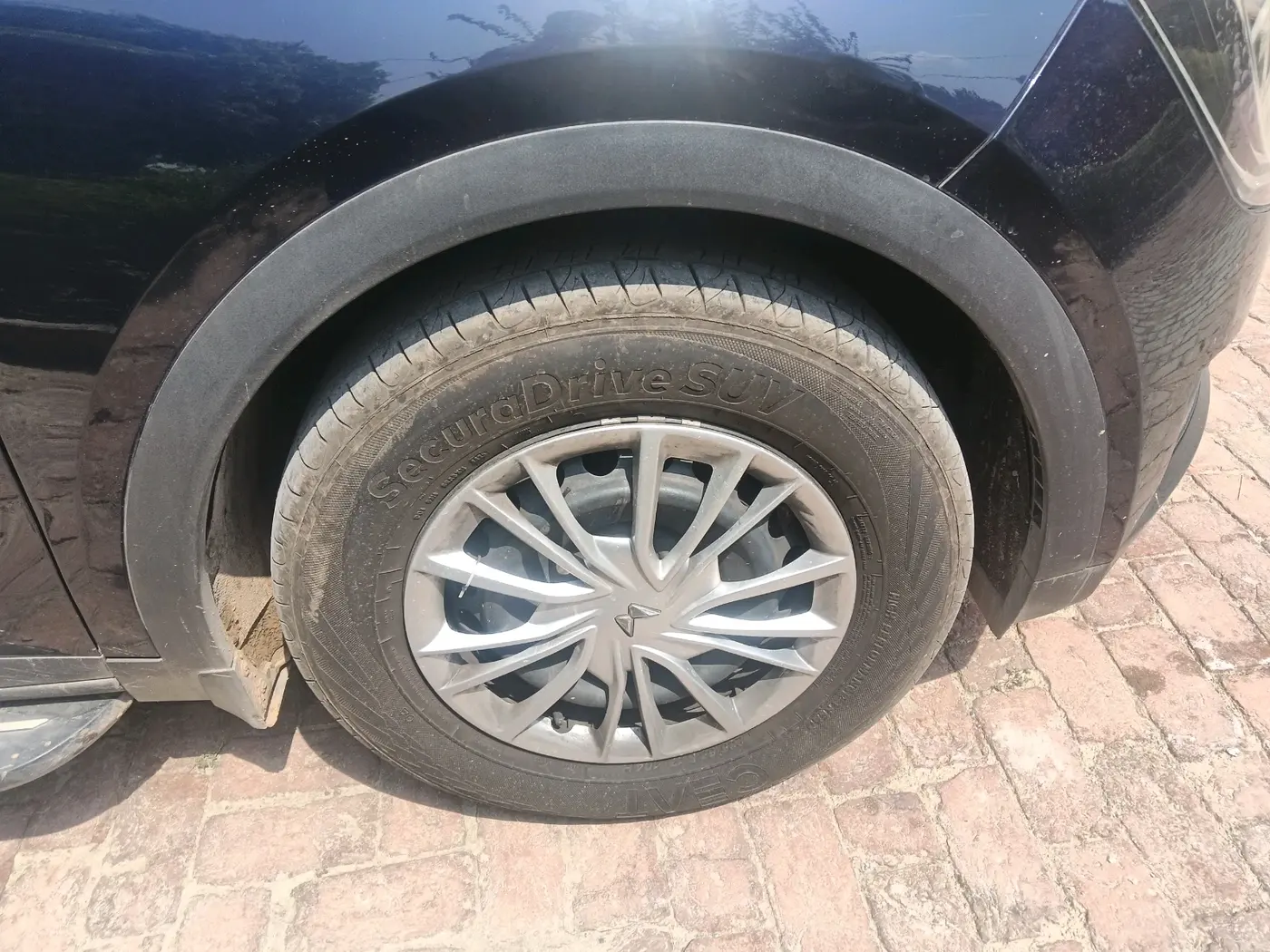 2022 Mahindra XUV700 AX 3 D MT 7 STR, Diesel, Manual, 69,942 km, tyre