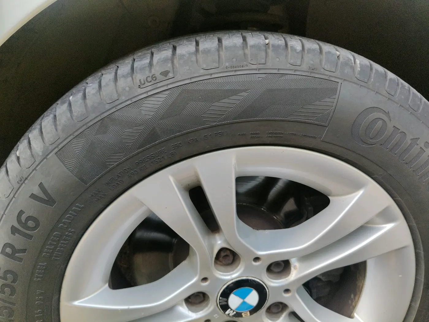 2011 BMW 3 Series 320d, Diesel, Automatic, 1,27,640 km, tyre