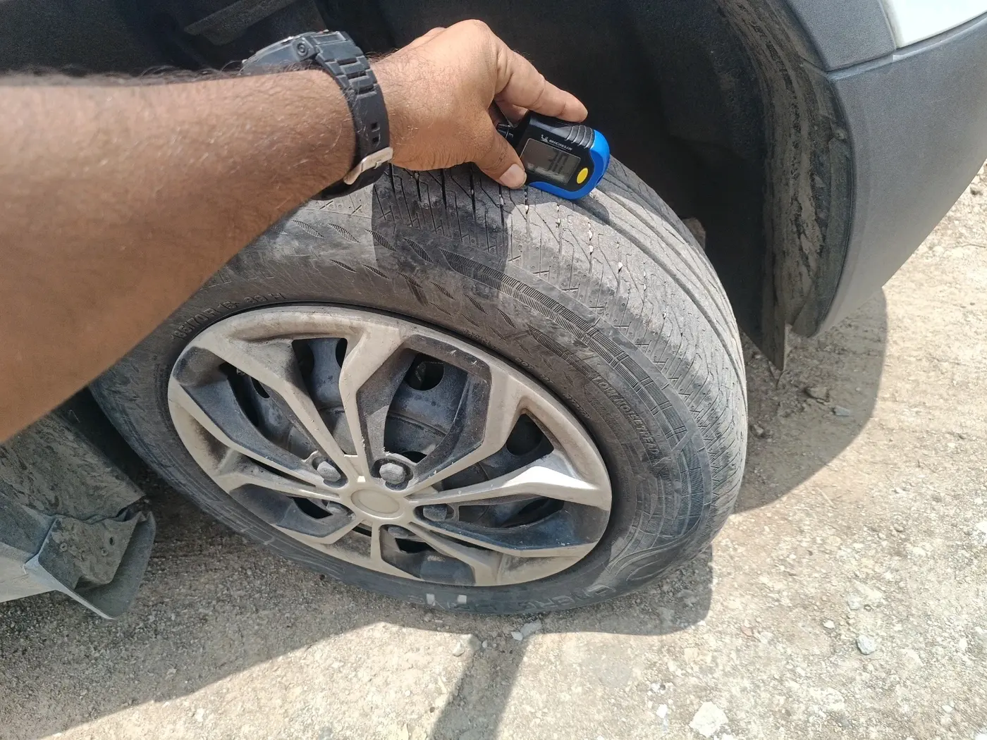 2024 Tata PUNCH PURE MT CNG, CNG, Manual, 25,565 km, tyre