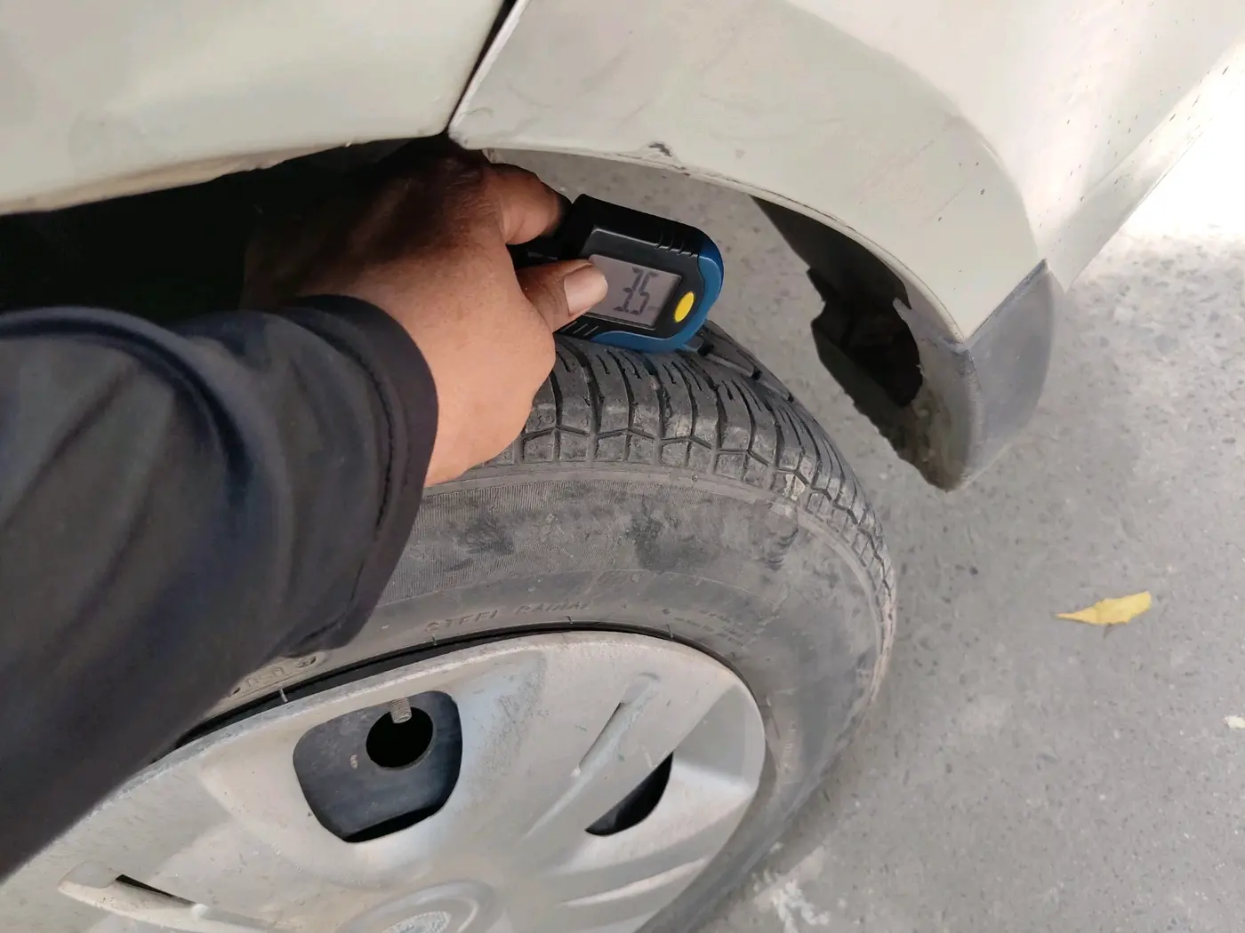 2014 Maruti Swift Dzire VXI, Petrol, Manual, 65,315 km, tyre