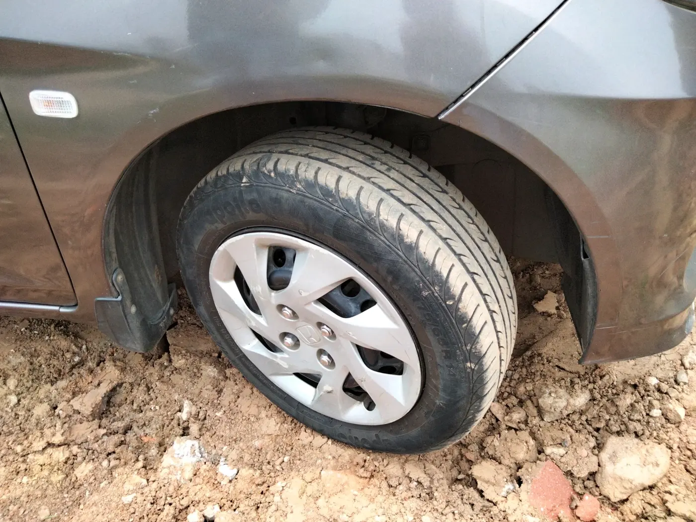 2014 Honda Amaze 1.5L I-DTEC S, Diesel, Manual, 76,058 km, tyre
