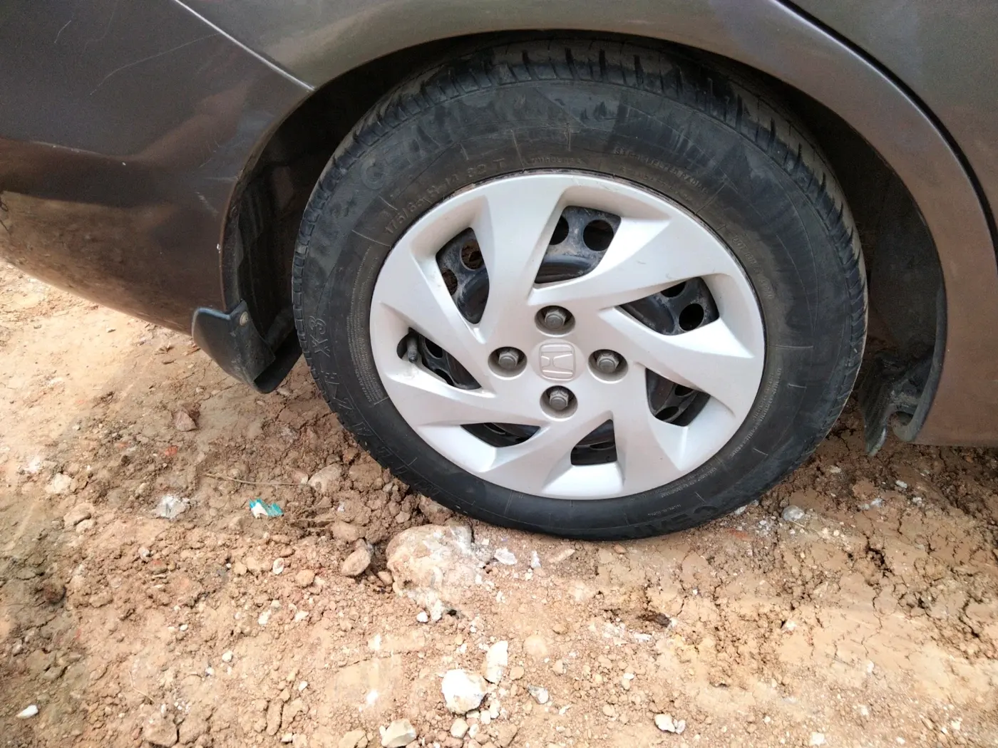 2014 Honda Amaze 1.5L I-DTEC S, Diesel, Manual, 76,058 km, tyre