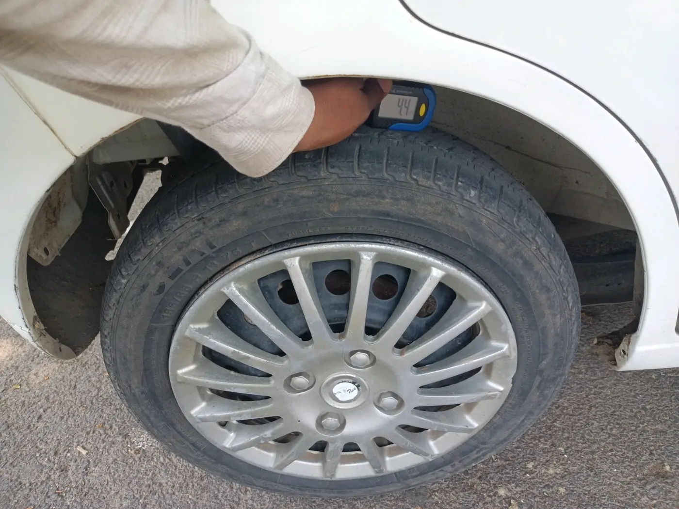 2016 Maruti Wagon R 1.0 VXI, CNG, Manual, 1,12,945 km, tyre