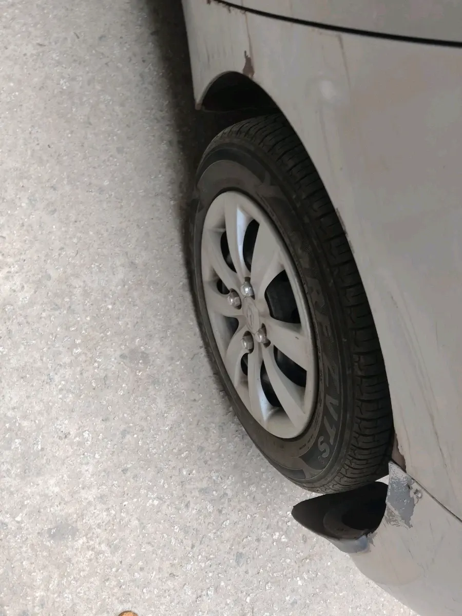 2012 Hyundai Eon MAGNA +, Petrol, Manual, 1,56,260 km, tyre