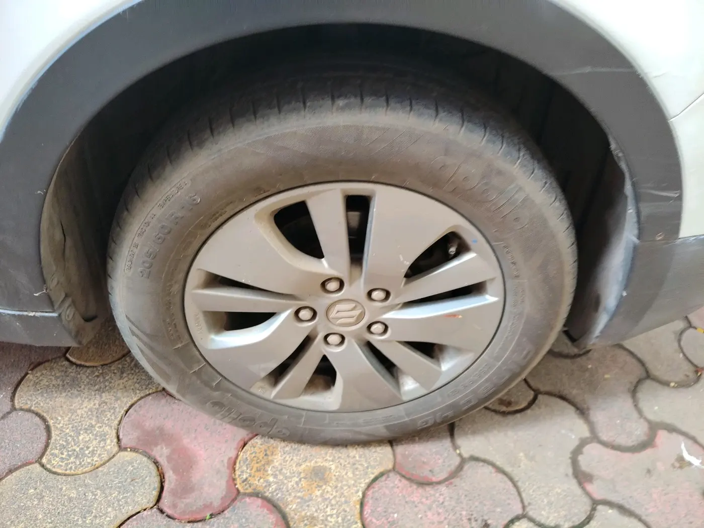 2016 Maruti S Cross ZETA 1.3, Diesel, Manual, 1,04,214 km, tyre