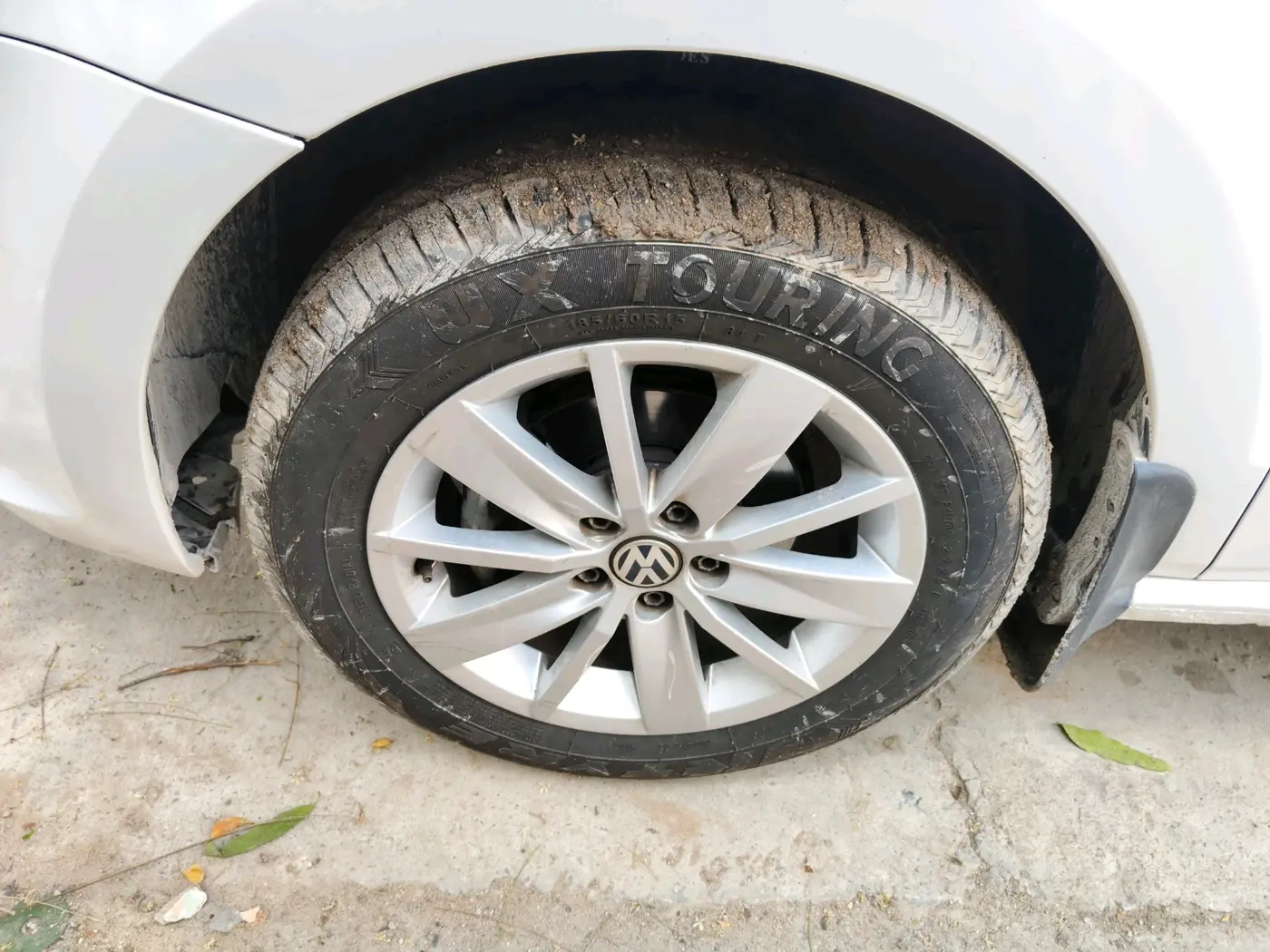 2015 Volkswagen Polo HIGHLINE1.2L, Petrol, Manual, 78,375 km, tyre