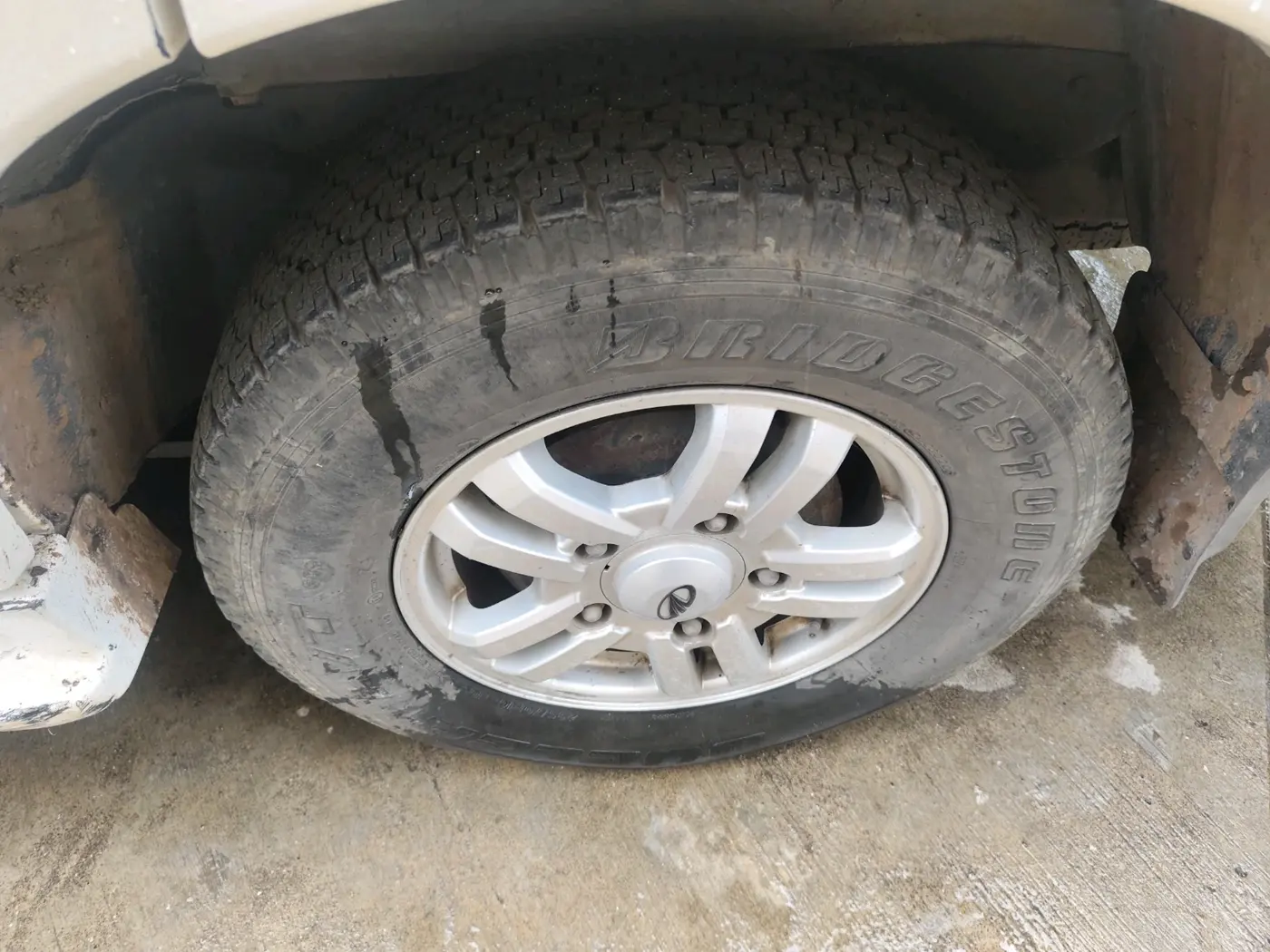 2012 Mahindra Scorpio VLX 2WD BS-III, Diesel, Manual, 1,81,860 km, tyre