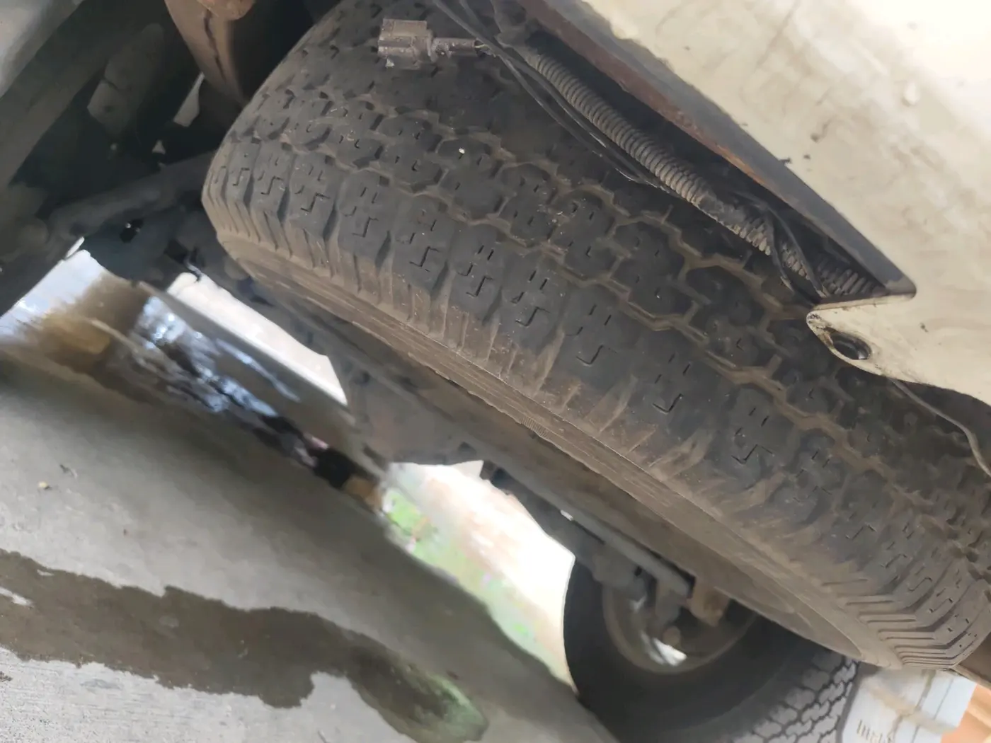2012 Mahindra Scorpio VLX 2WD BS-III, Diesel, Manual, 1,81,860 km, tyre