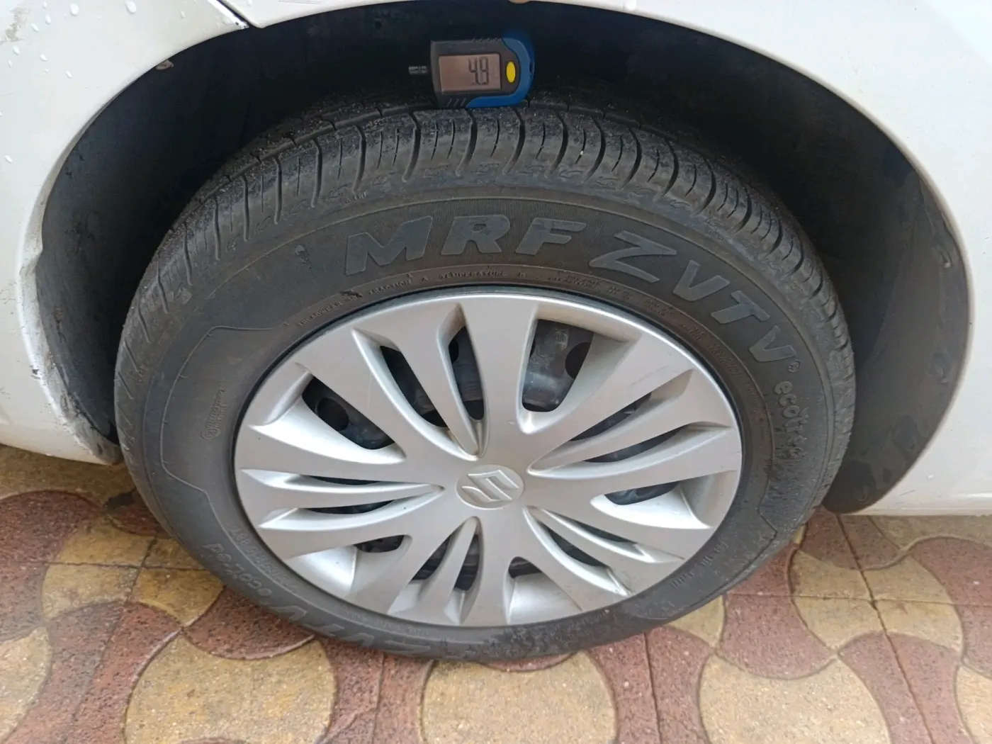 2013 Maruti Ertiga VXI CNG, CNG, Manual, 94,400 km, tyre