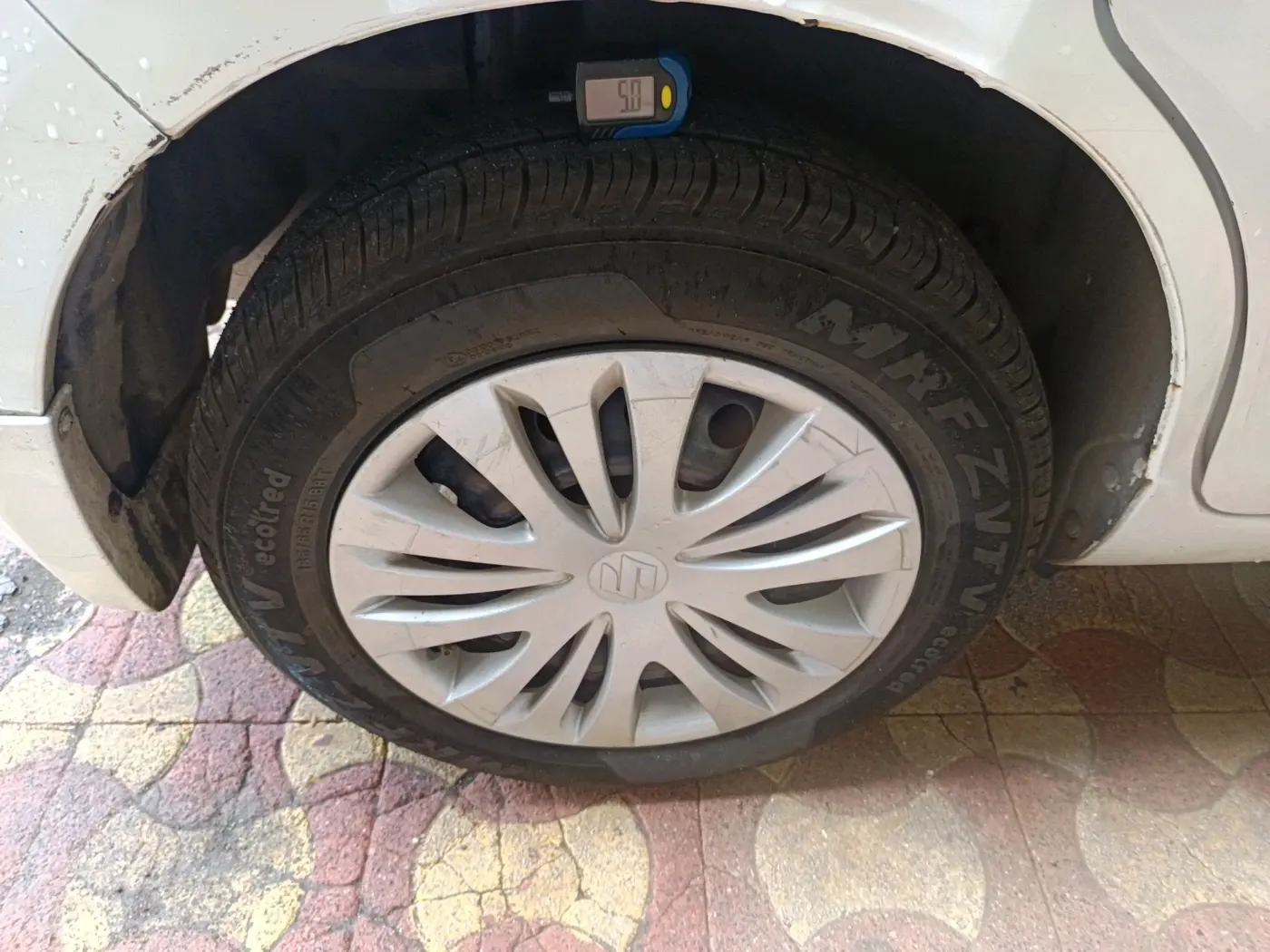 2013 Maruti Ertiga VXI CNG, CNG, Manual, 94,400 km, tyre