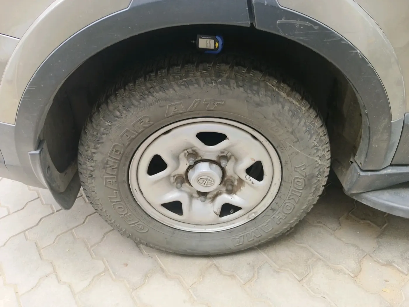 2018 Tata Hexa XM 4X2 7 STR, Diesel, Manual, 84,897 km, tyre