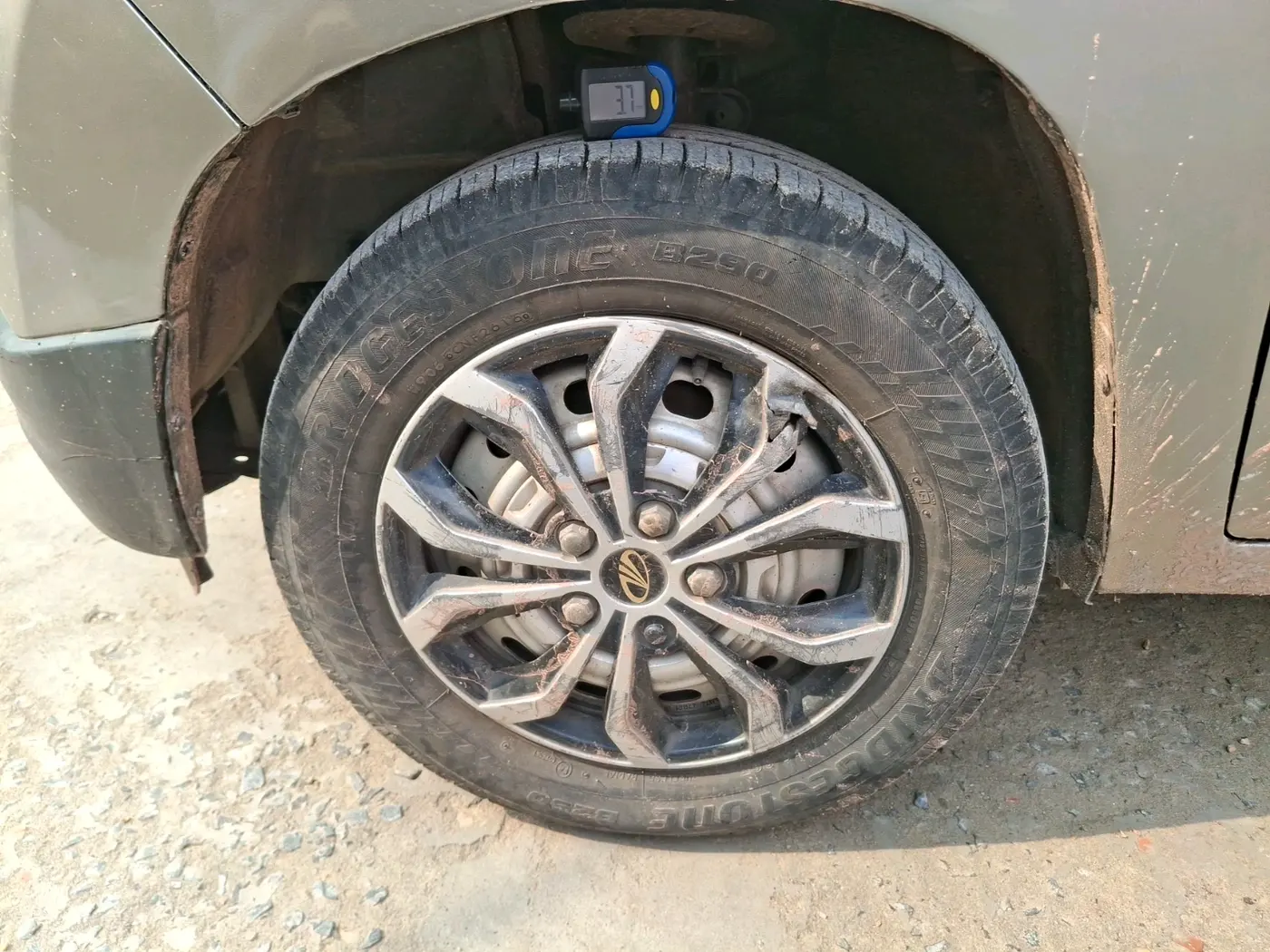 2016 Mahindra Kuv100 K2 PLUS 6 STR, Petrol, Manual, 28,465 km, tyre