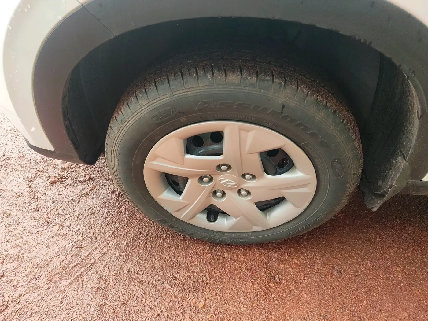2022 Hyundai VENUE S Plus 1.2 Petrol MT, Petrol, Manual, 22,246 km, tyre