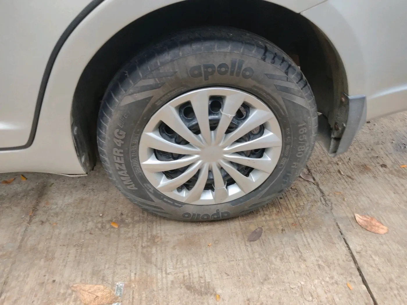 2012 Maruti Swift Dzire VXI, CNG, Manual, 63,940 km, tyre