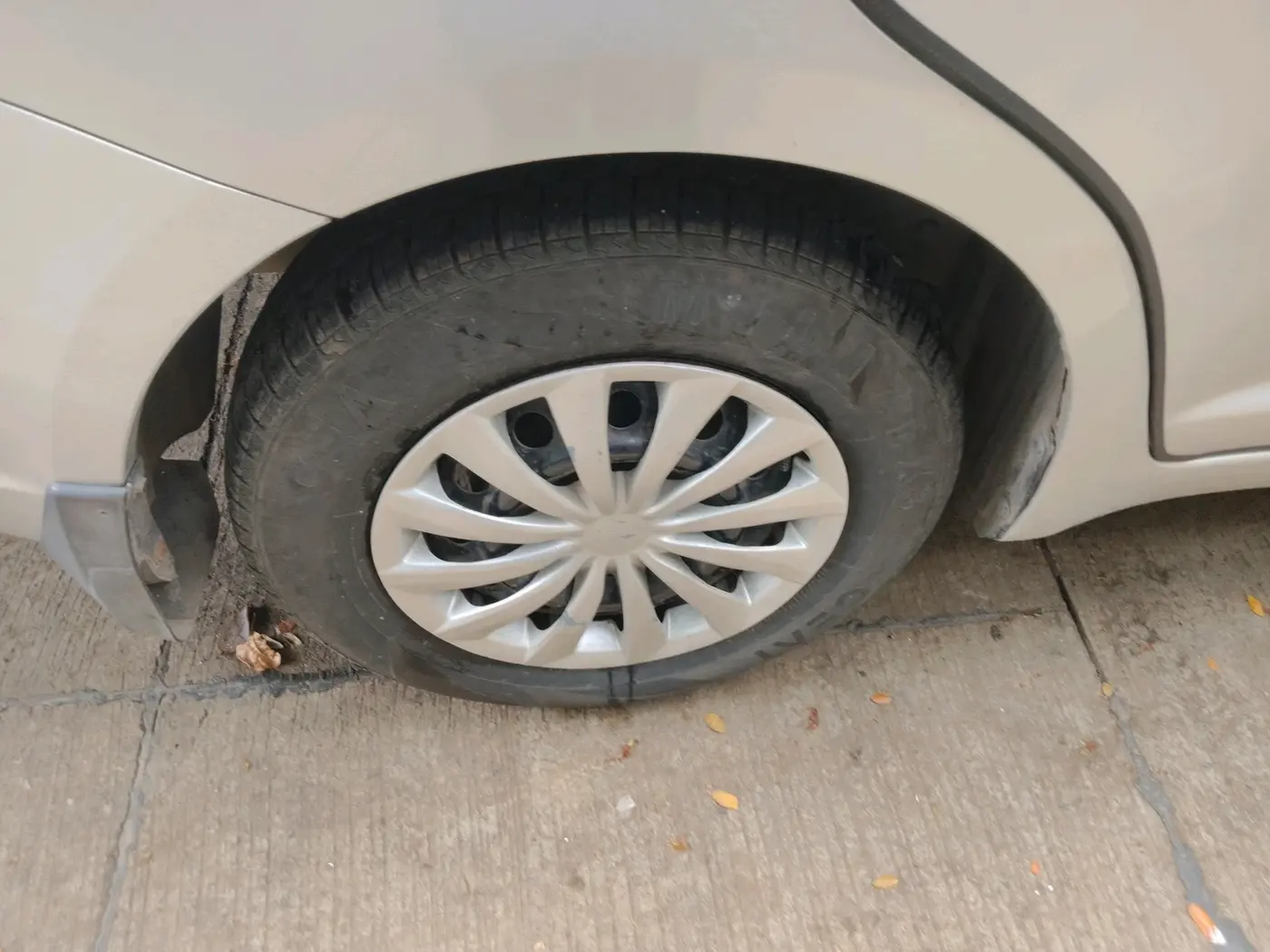 2012 Maruti Swift Dzire VXI, CNG, Manual, 63,940 km, tyre